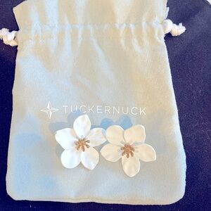 Tuckernuck Flower earrings